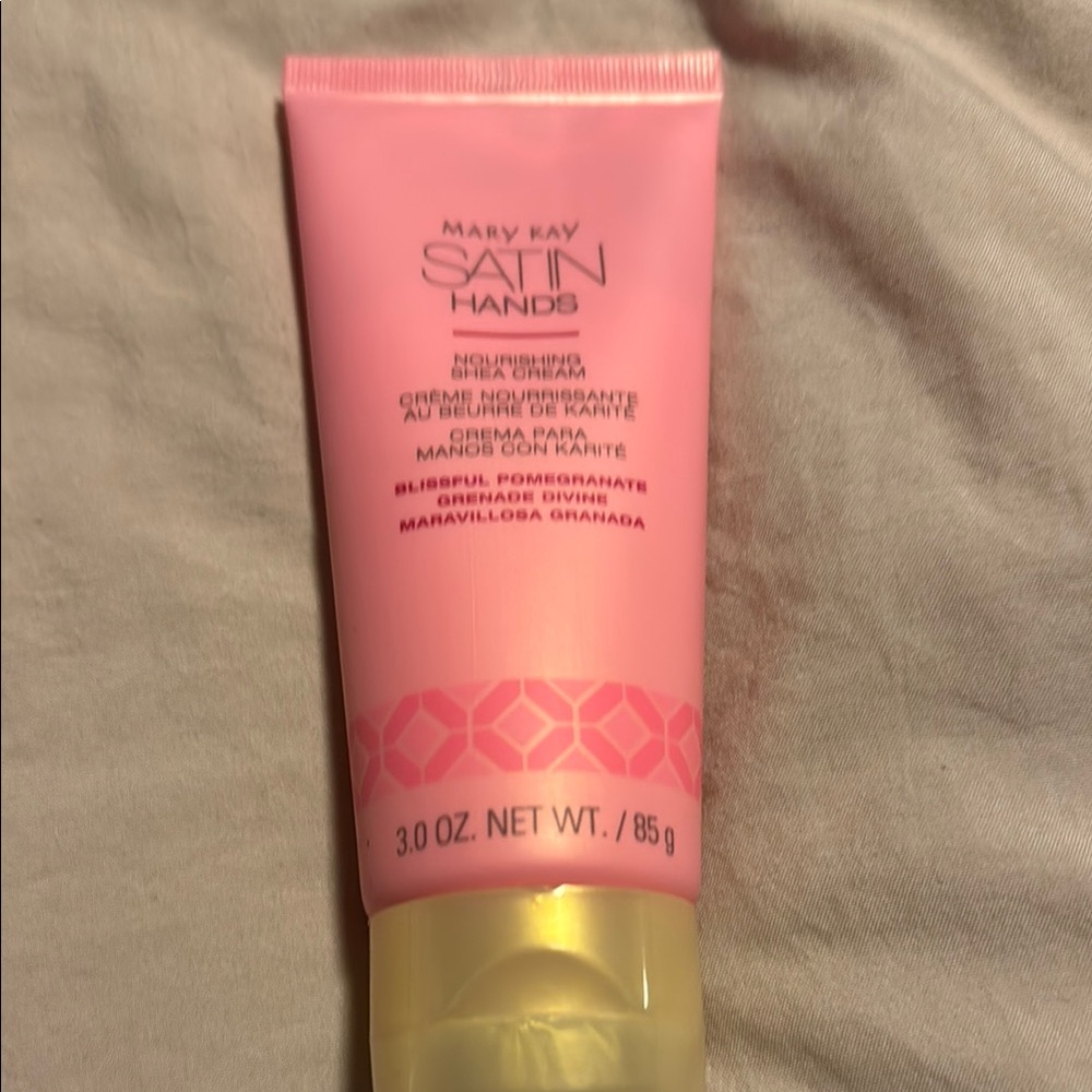 Mary Kay Satin Hands Set - Picture 3 of 4